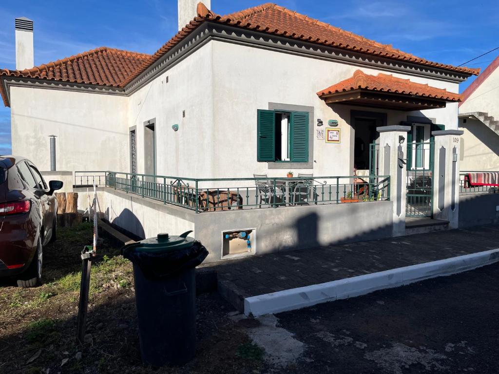 Το κτήριο όπου στεγάζεται  το δωμάτιο σε οικογενειακή κατοικία