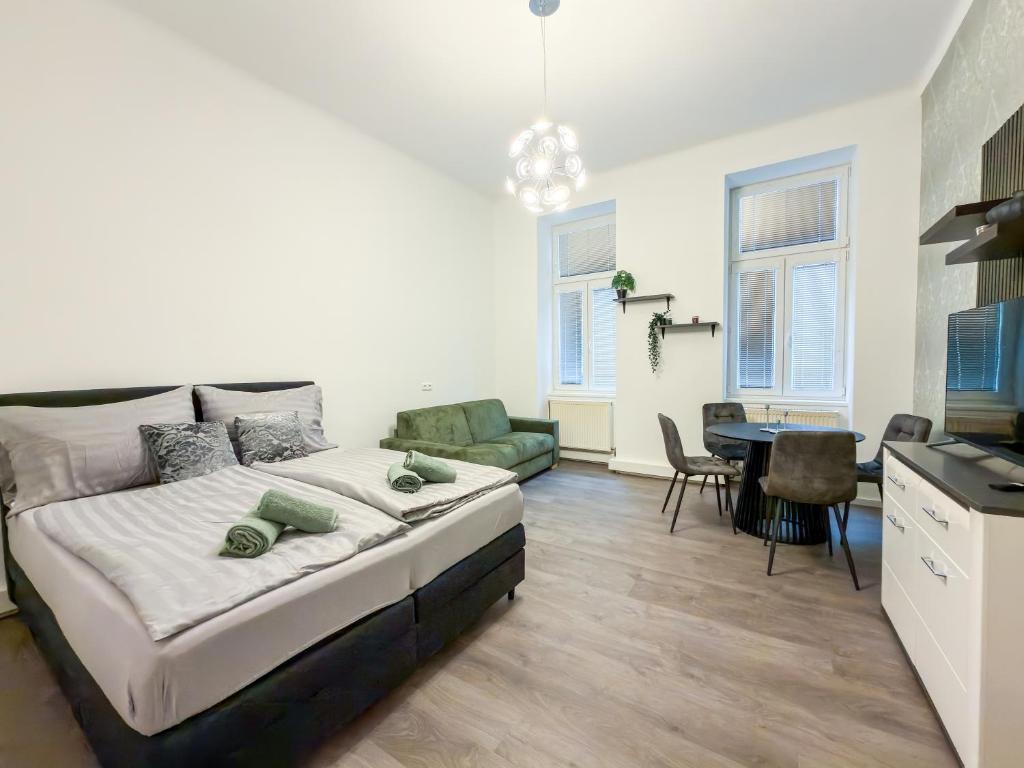 N18 Enjoy Apartments New beautiful spacey Apartment AC Quiet Street