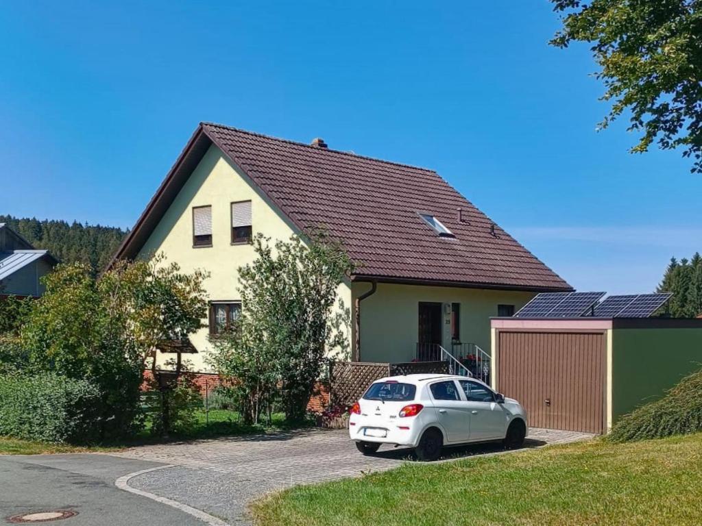a white car parked in front of a house at Am Sonnenblick in Werda
