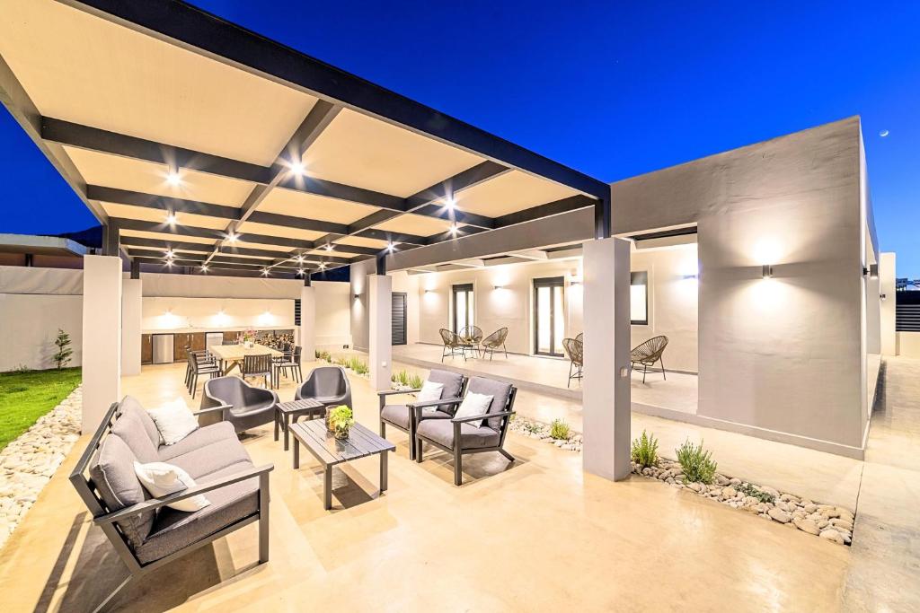 a patio of a home with couches and chairs at Haus In Georgioupoli Mit Außenpool Und Atemberaubender Aussicht in Kavros