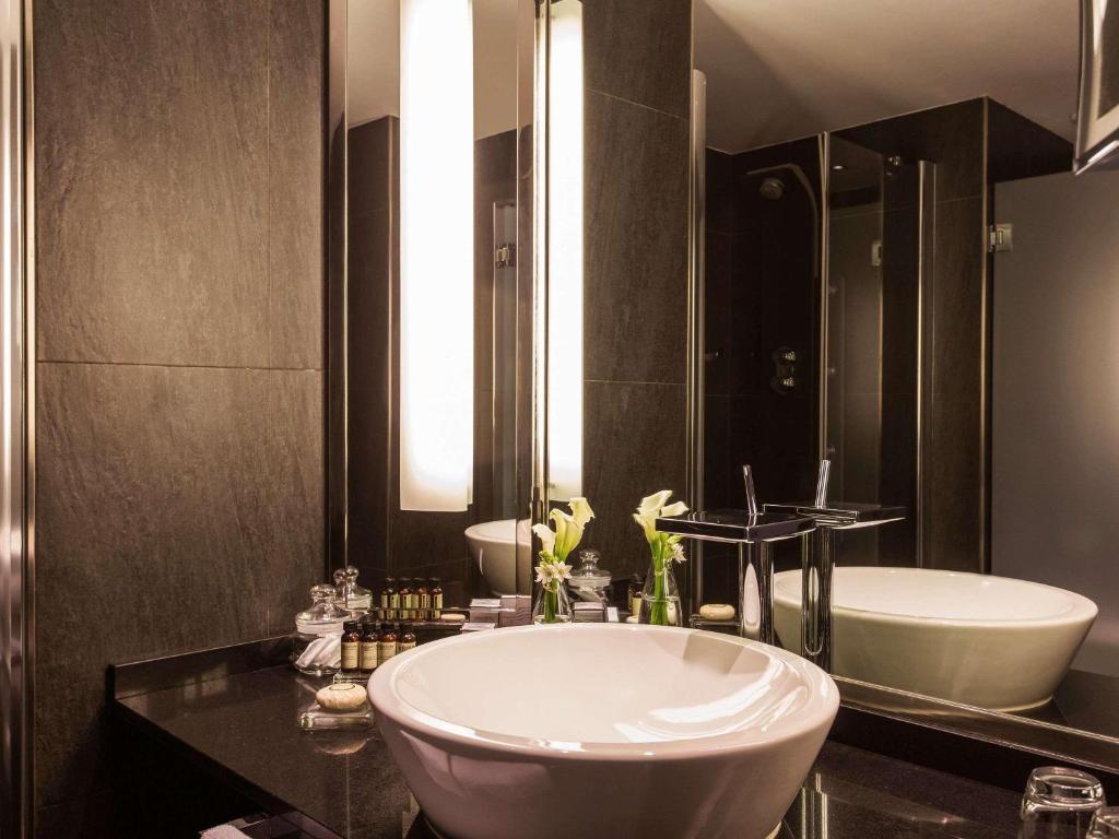 Koupelna v ubytování Pullman Madrid Airport & Feria