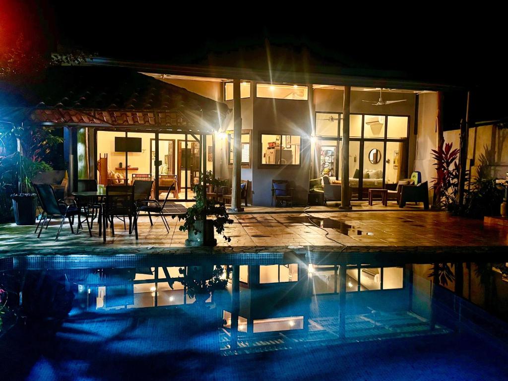 Swimmingpoolen hos eller tæt på Jungle Glory Home Arriba