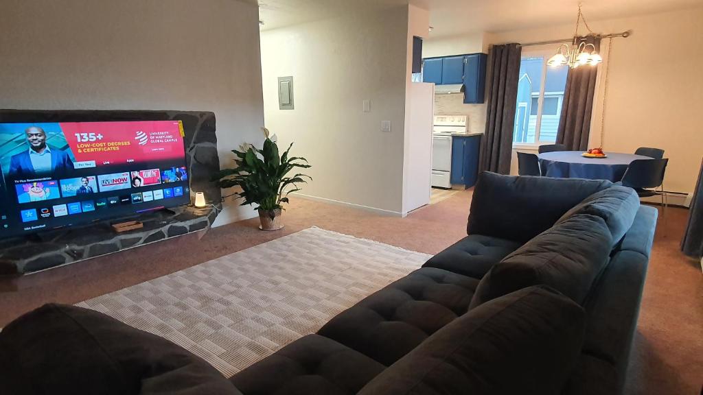 TV/trung tâm giải trí tại Jewel Lake Apartment