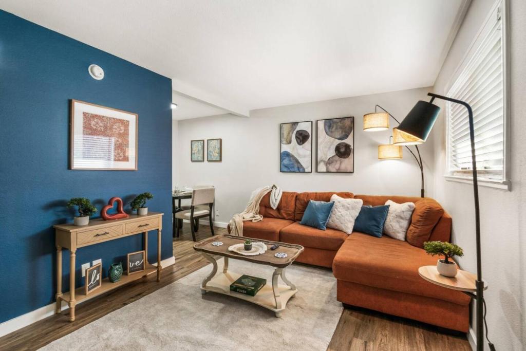 Et opholdsområde på Modish 1BD AT and T Walkable