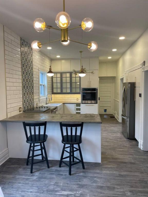 Η κουζίνα ή μικρή κουζίνα στο 3 Bedroom Stunner