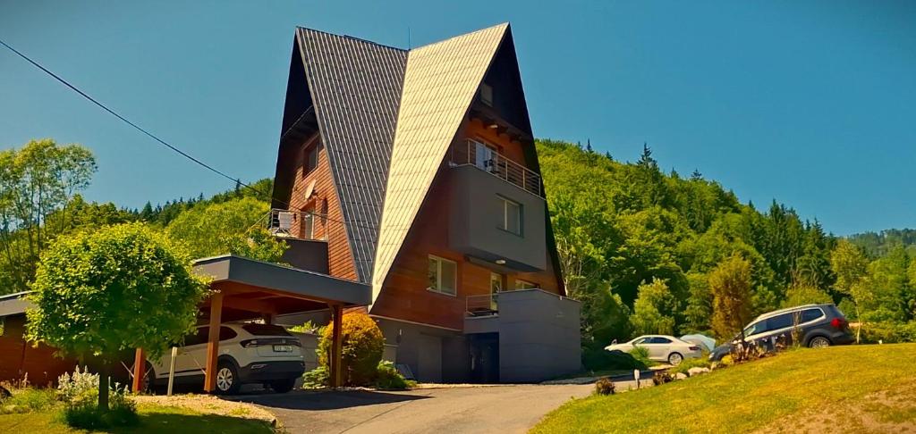 un edificio con techo solar encima en Vila Anna Wellness, en Halenkov