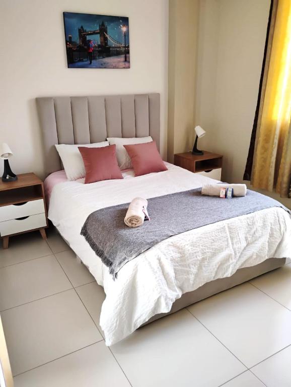 a bedroom with a bed with a stuffed animal on it at Alojamiento Bilbao in Quillacollo