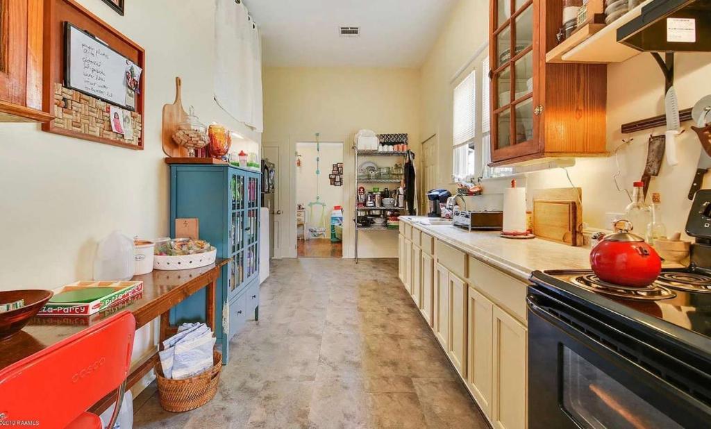 Η κουζίνα ή μικρή κουζίνα στο Modern Comfort Room in a Shared Home