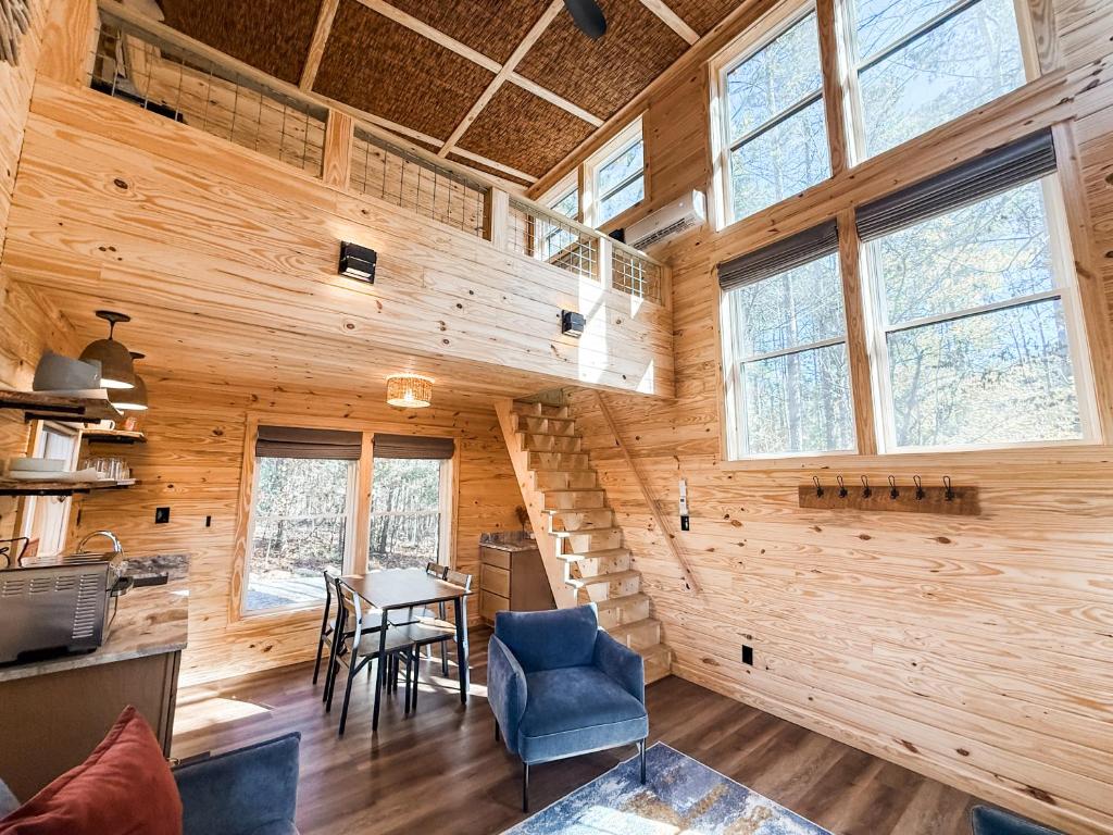 Χώρος καθιστικού στο Holly Forest Home & Glamping