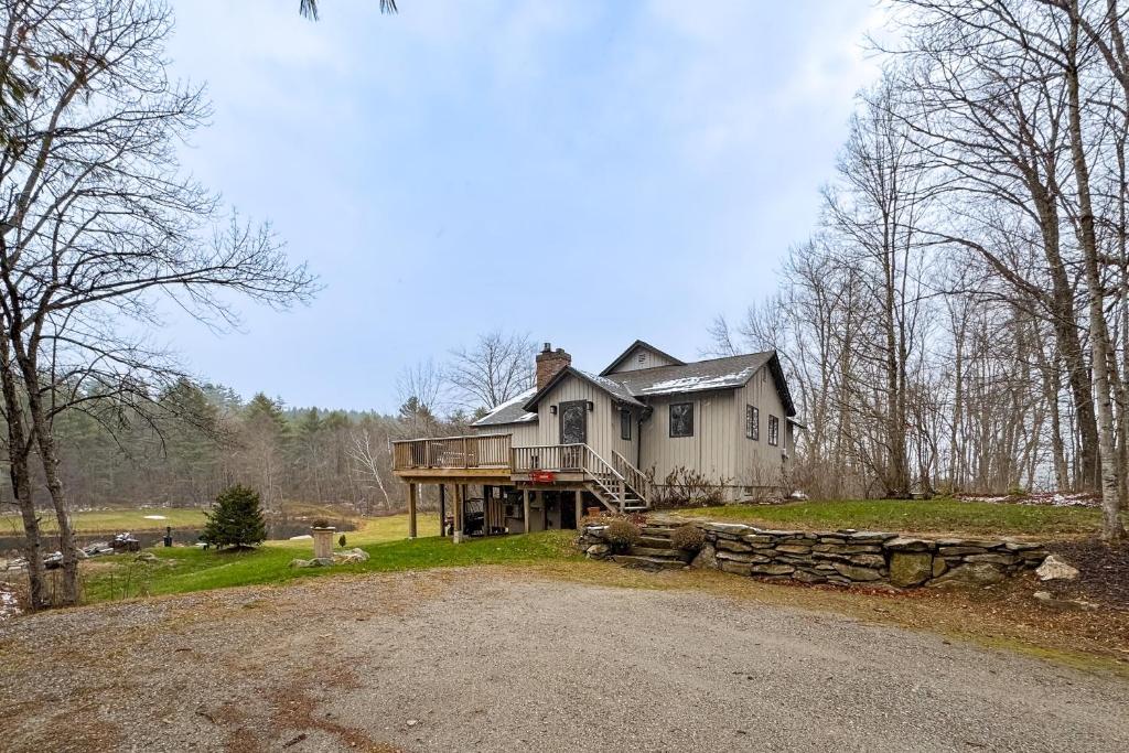 Το κτήριο όπου στεγάζεται  η παραθεριστική κατοικία