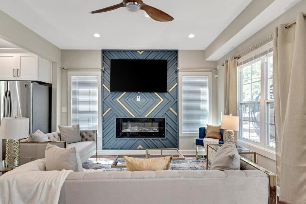 Χώρος καθιστικού στο Elegant 4 bedroom with Private Backyard Downtown ATL