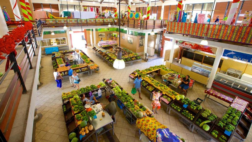 an overhead view of a grocery store with people in it at Luna's Home Raiatea 