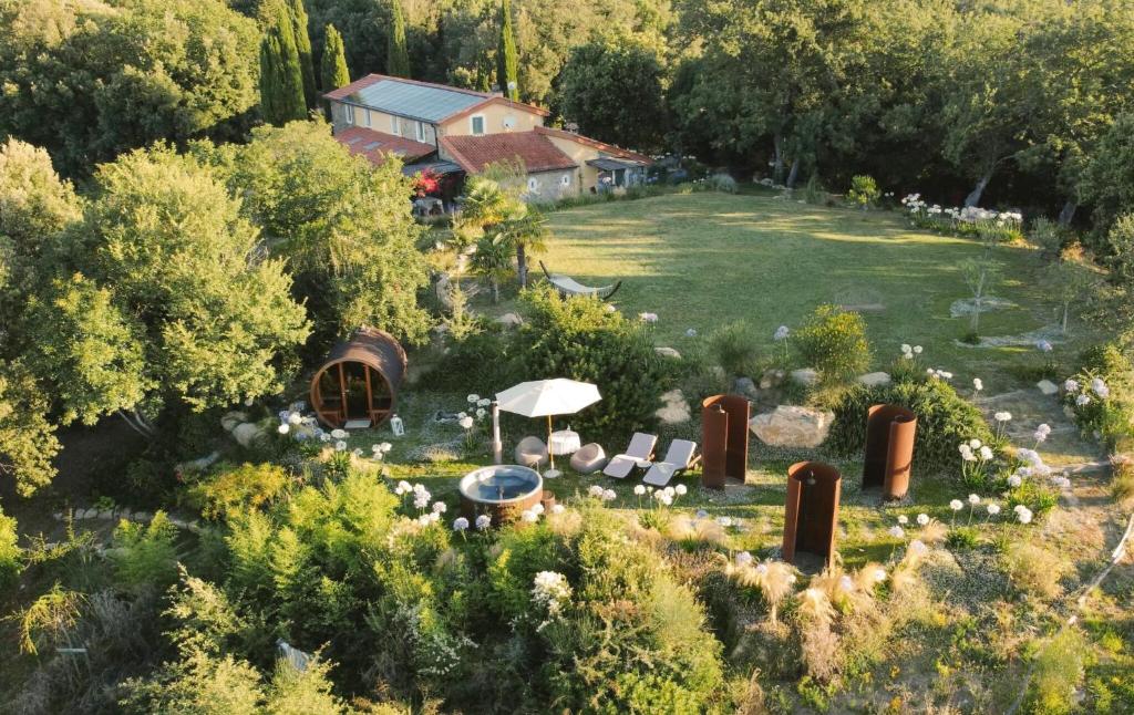 Zahrada ubytování Podere La Gualda Vecchia alloggi di charme immersi nel Giardino Emozionale outdoor SPA