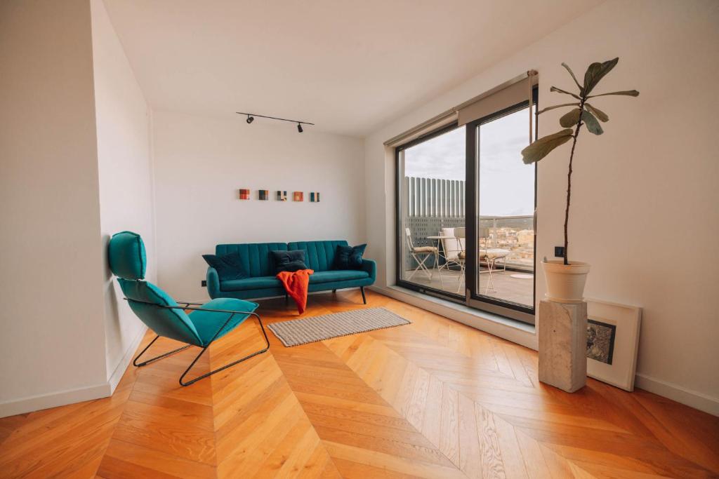 Posezení v ubytování Skyline Penthouse Cluj Cozy & Warm Terasă Panoramică Self Check-in