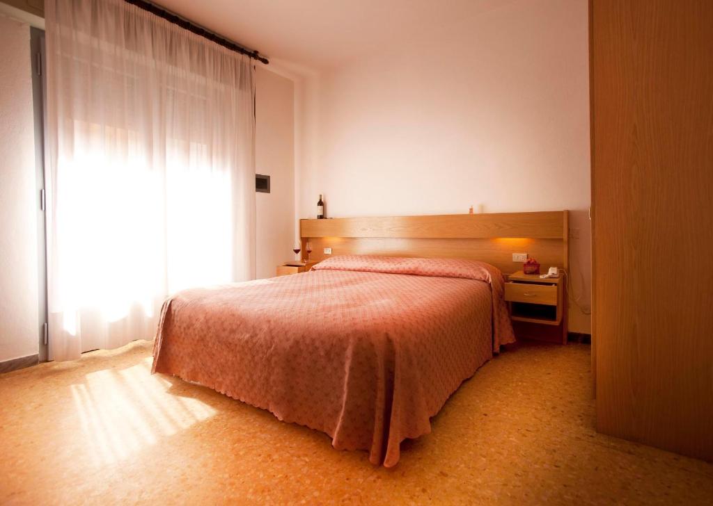 Postel nebo postele na pokoji v ubytování Hotel Nettuno