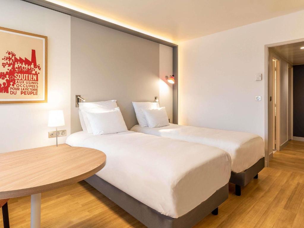 Ένα ή περισσότερα κρεβάτια σε δωμάτιο στο Mercure Marseille Centre Prado Vélodrome