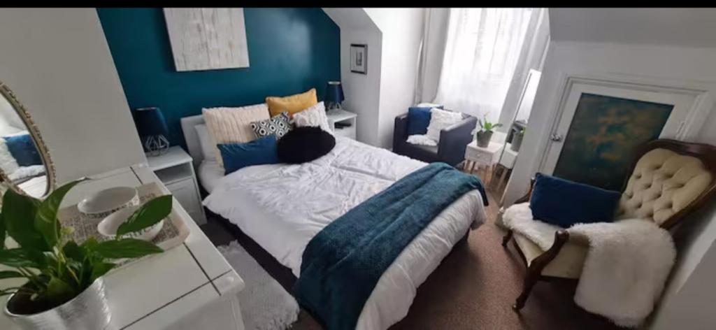 Postel nebo postele na pokoji v ubytování Cosy Caroline's