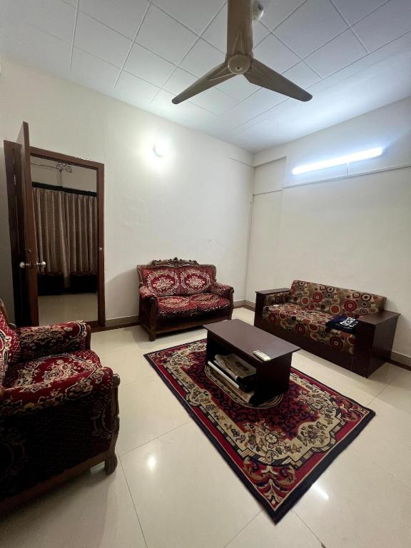 Χώρος καθιστικού στο 5-Star Hospitality with a Heart