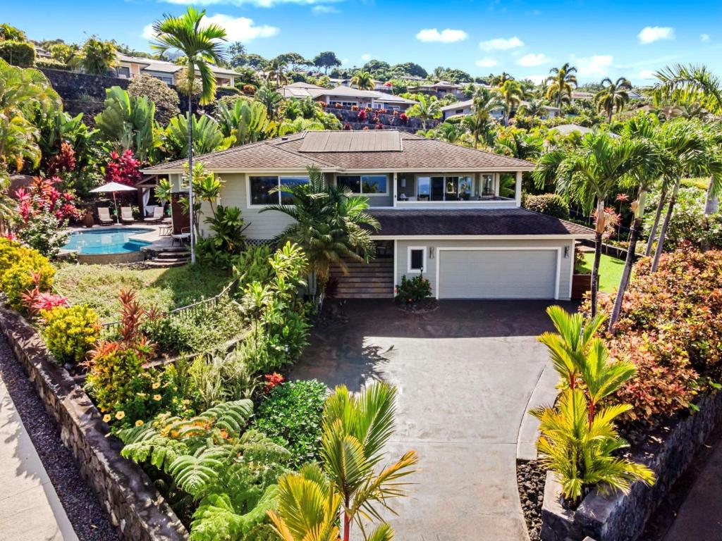 Κήπος έξω από το Hale Pualani