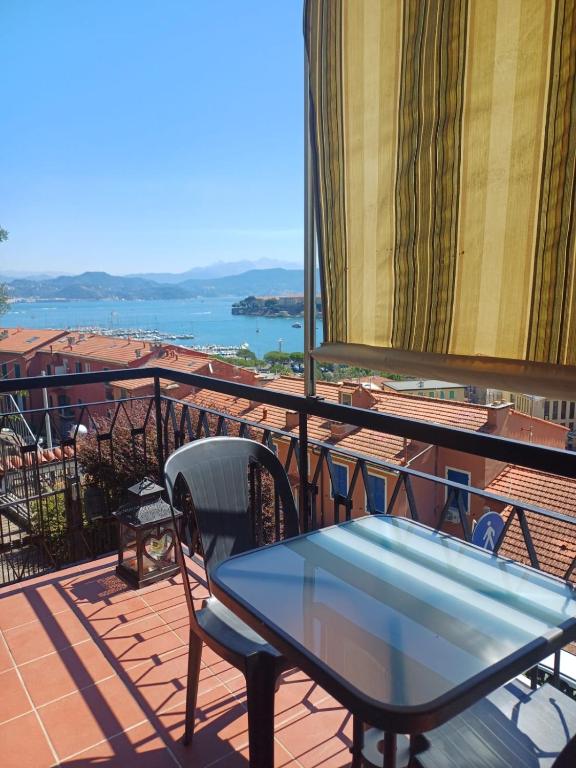 a table and chairs on a balcony with a view at Desiree Holiday Inn in Le Grazie
