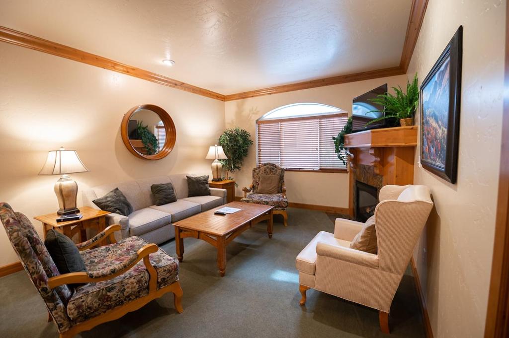 a living room with a couch and a table at Family Zermatt 2BR Villa with Kitchen & Pool Near Park City Ski Resorts - 7072 in Mound City