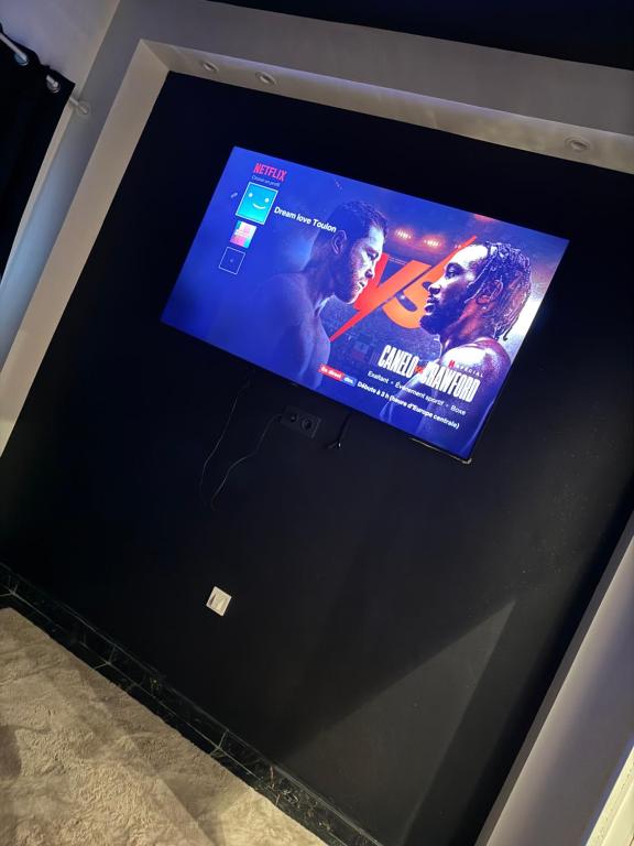 Et tv og/eller underholdning på Dream Love Private Jacuzzi & Glamorous Atmosphere