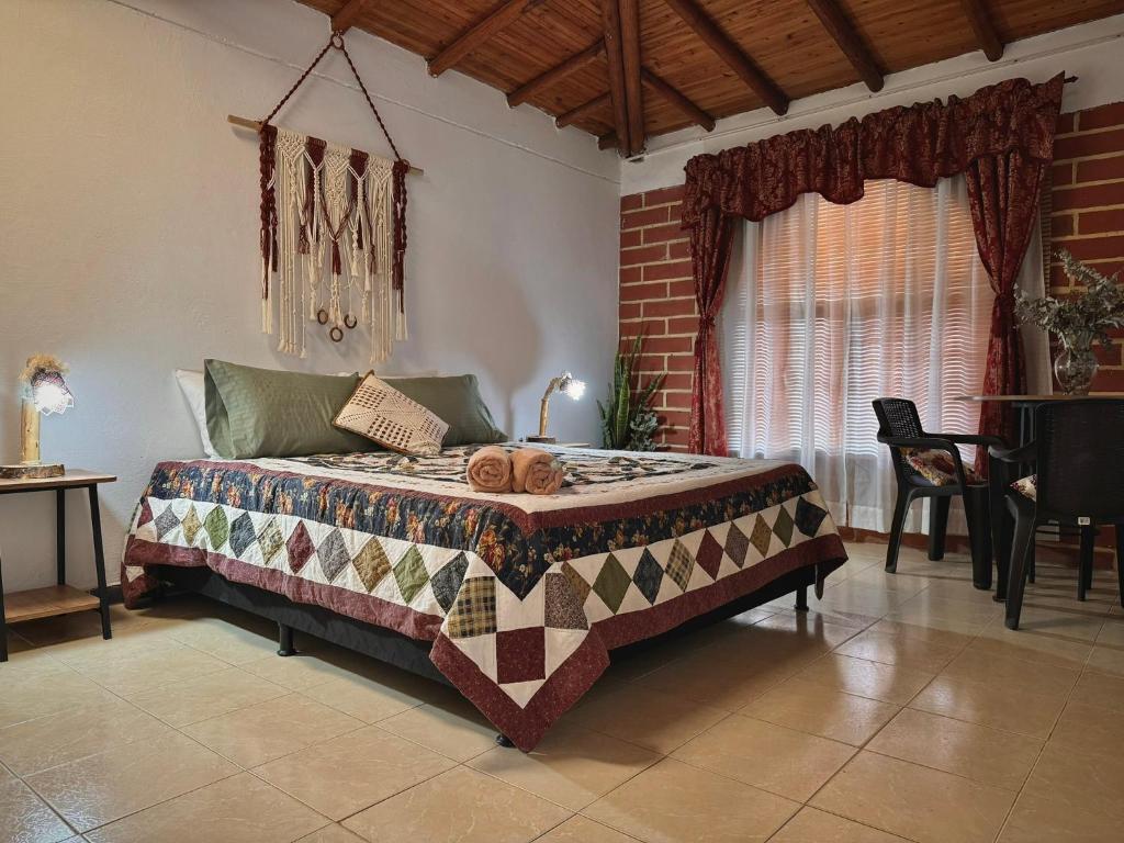 a bedroom with a bed in a room at Casa Amaru in Guarne