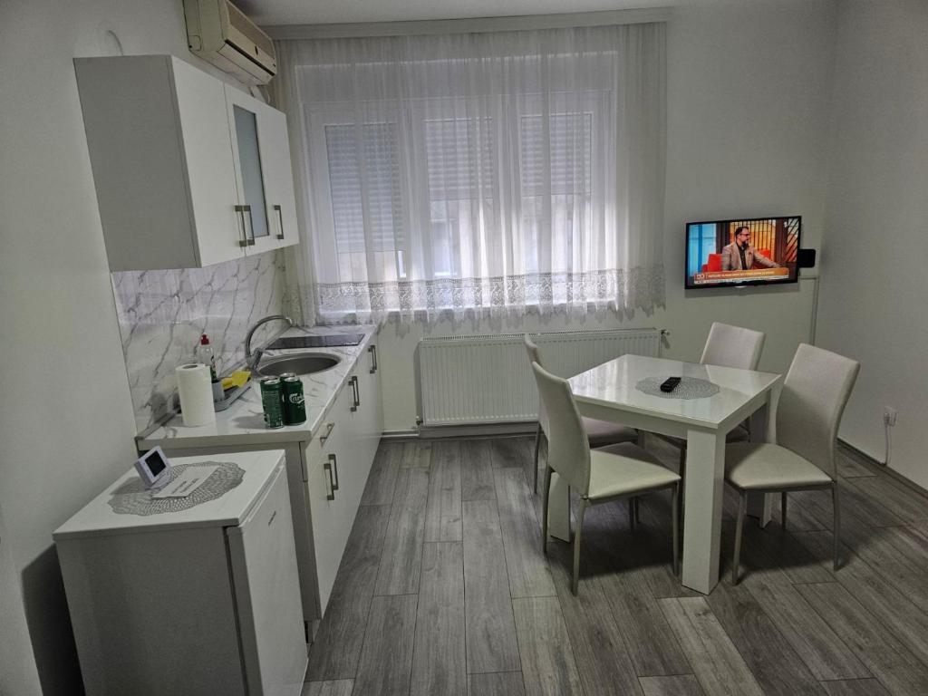 Η κουζίνα ή μικρή κουζίνα στο City Comfort Suite