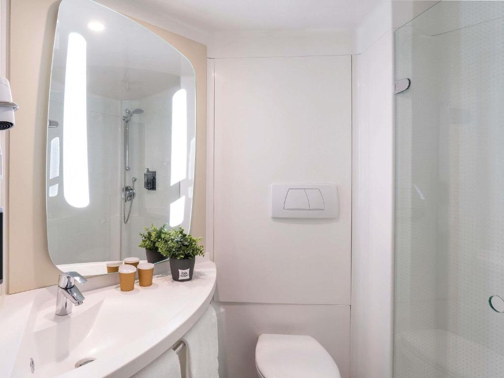 Ibis Budget Barcelona Sant Andreu De La Barca - Double Room With Extra Bed