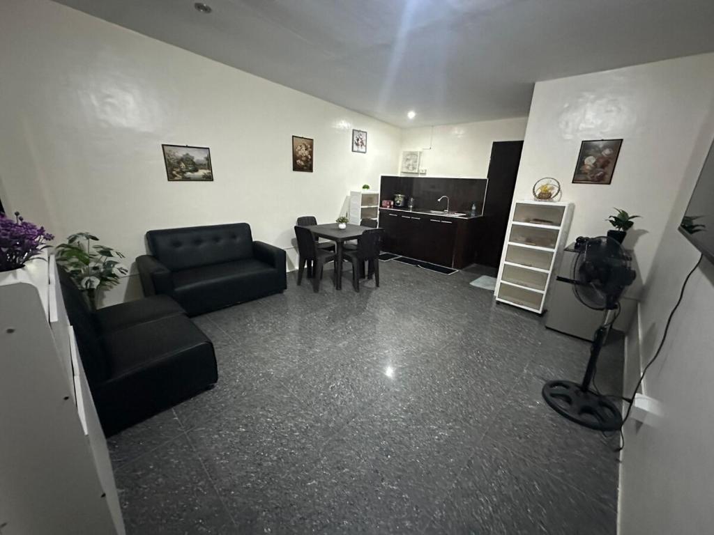 Un lugar para sentarse en Studio Type bnb in Tarlac