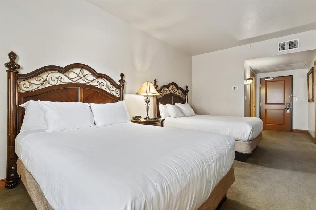 Postel nebo postele na pokoji v ubytování Relaxing Double Queen Suite Near Park City & Sundance Ski Resorts - 2020
