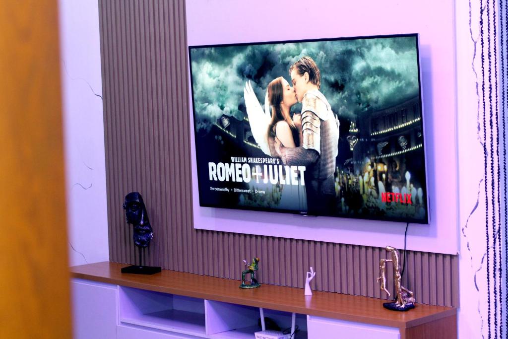 TV a/nebo společenská místnost v ubytování EstateNg