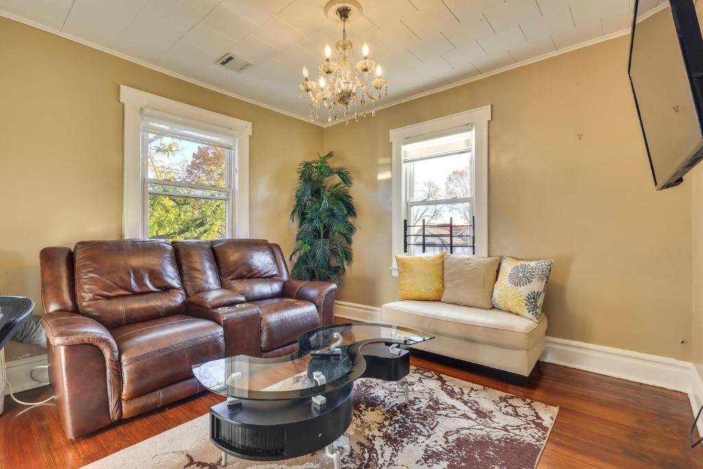 Posezení v ubytování Free Parking Spot! Extended Stay Near Newark and NYC