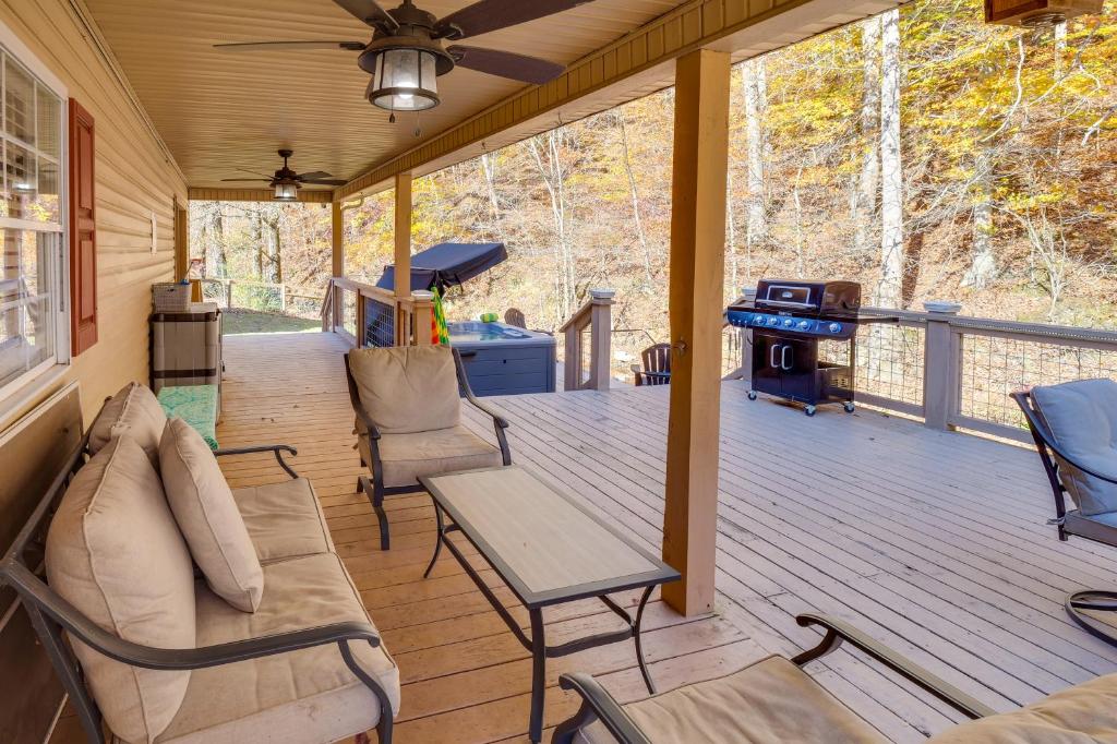a screened porch with a table and chairs and a grill at Lyles Peaceful Creekside Home Hot Tub and Fire Pit in Lyles
