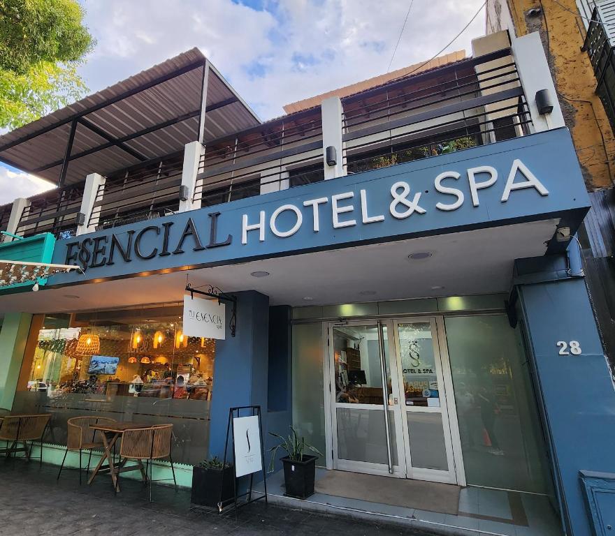a seafood hotel and spa sign on the side of a building at Essencial Hotel Spa in Mendoza