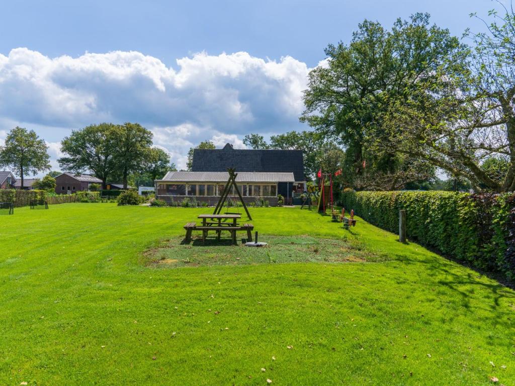a picnic table in a field in front of a building at Regge en Weidezicht in Hellendoorn