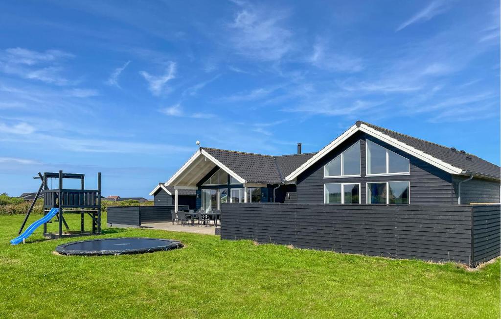 Herní místnost nebo prostor pro děti v ubytování Lovely Home In Løkken With Sauna