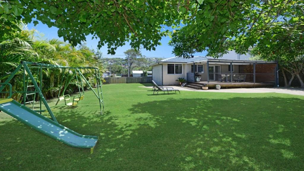 a playground with a slide in a yard with a house at Copa Beach House - Family in Copacabana