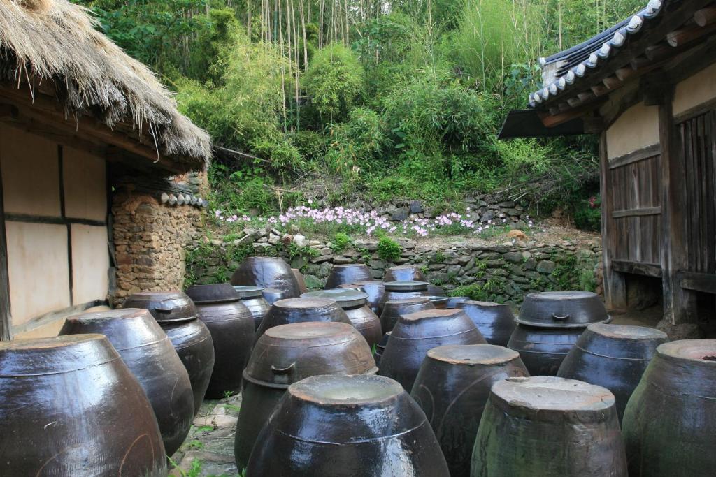 Fotografie z fotogalerie ubytování Jinrae Lee's Traditional House v destinaci Boseong