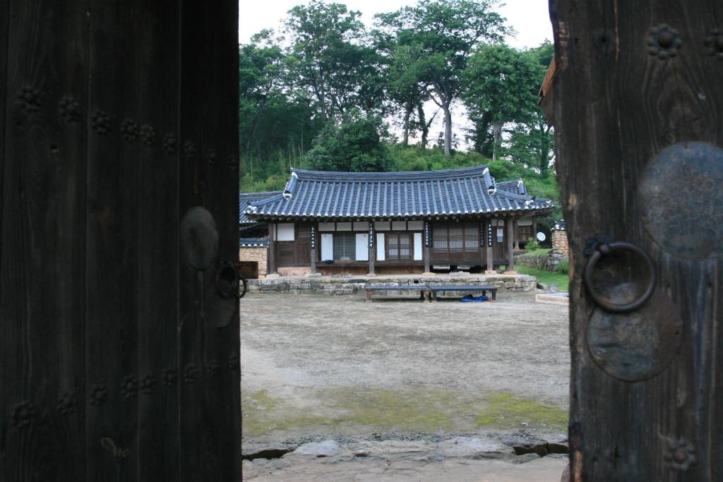 Fotografie z fotogalerie ubytování Jinrae Lee's Traditional House v destinaci Boseong