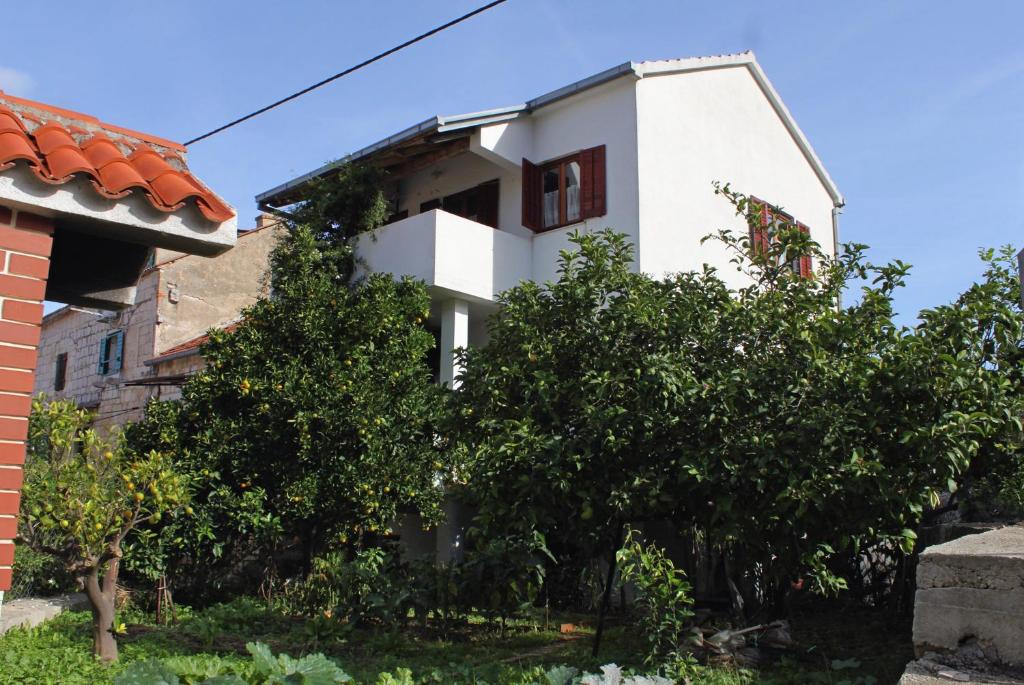 Το κτήριο όπου στεγάζεται  το διαμέρισμα