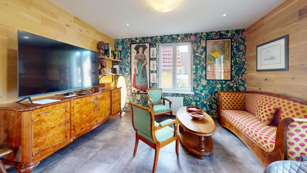 TV a/nebo společenská místnost v ubytování Gîte du Musée