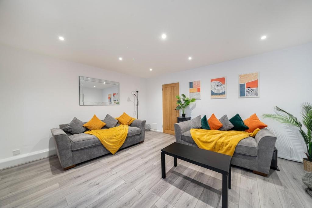 Istumisnurk majutusasutuses 4 bed house in the heart of Brixton - Garden & Parking