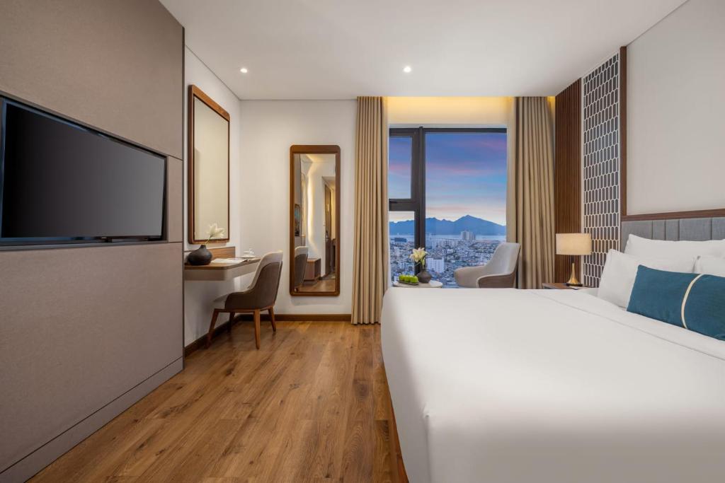 Phòng Deluxe Giường Đôi Nhìn Ra Thành Phố - Bao Gồm Trà Chiều
