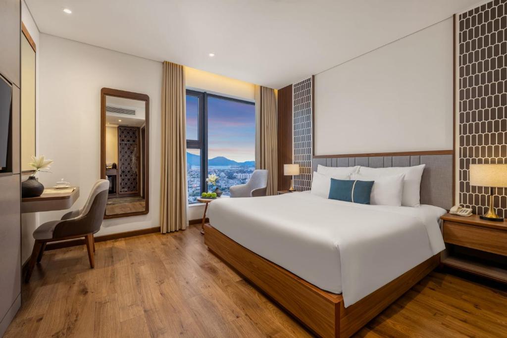 Phòng Deluxe Giường Đôi Nhìn Ra Thành Phố - Bao Gồm Trà Chiều