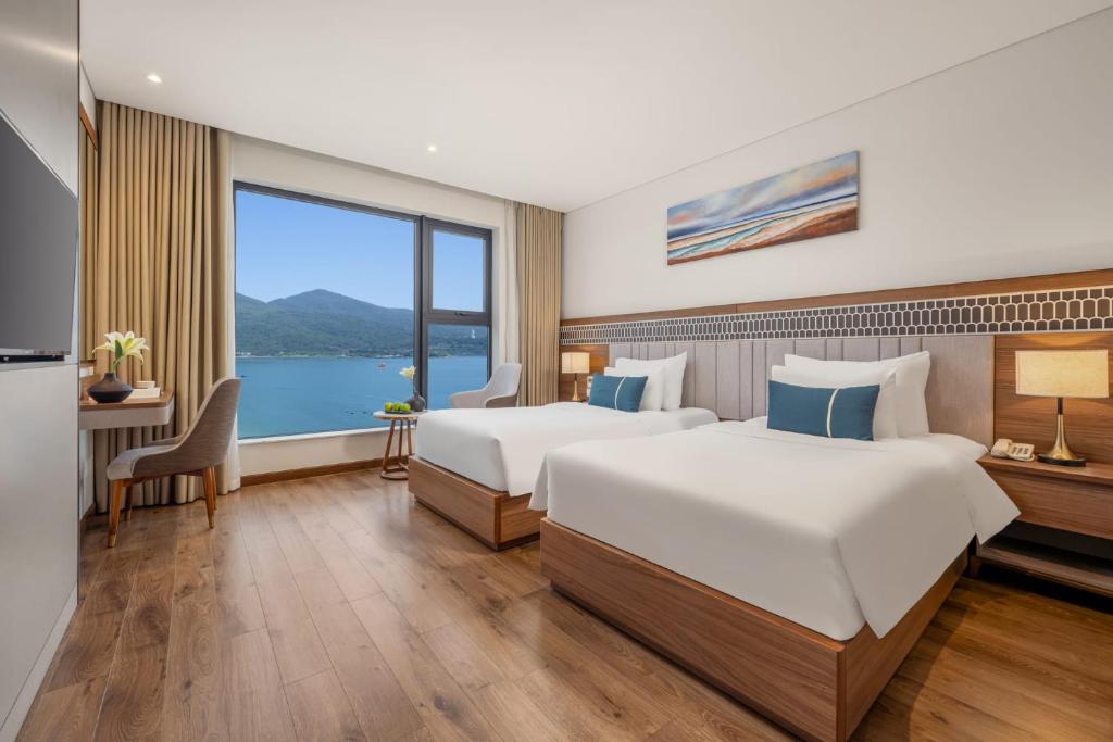 Deluxe Twin Room with Partial Ocean View - Afternoon Tea Included