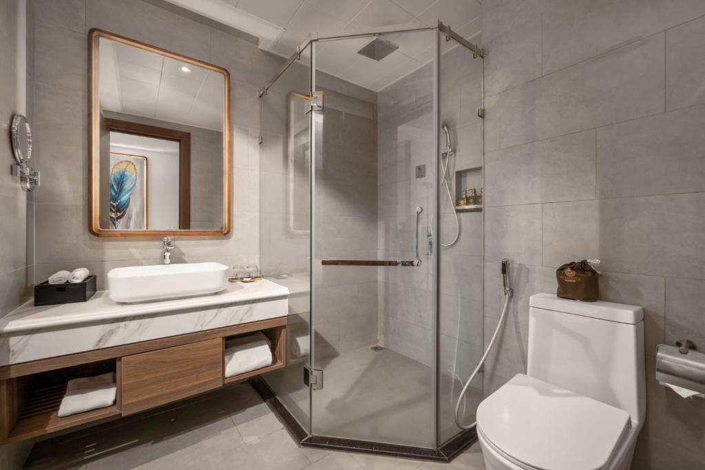 Deluxe Queen Room with Partial Ocean View - Afternoon Tea Included