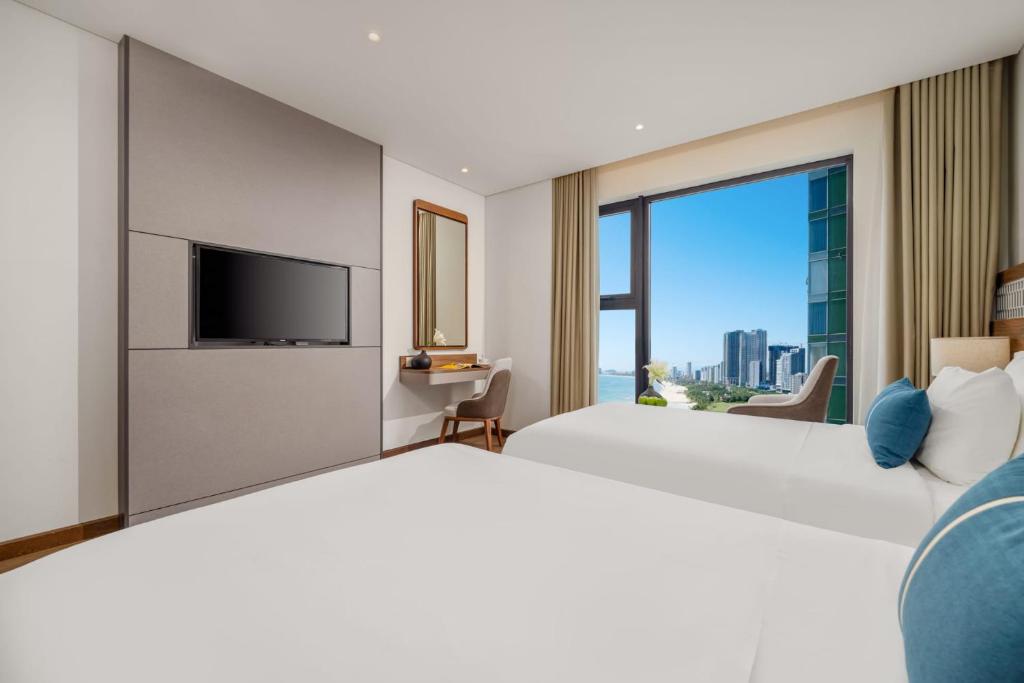 Deluxe Twin Room with Partial Ocean View - Afternoon Tea Included