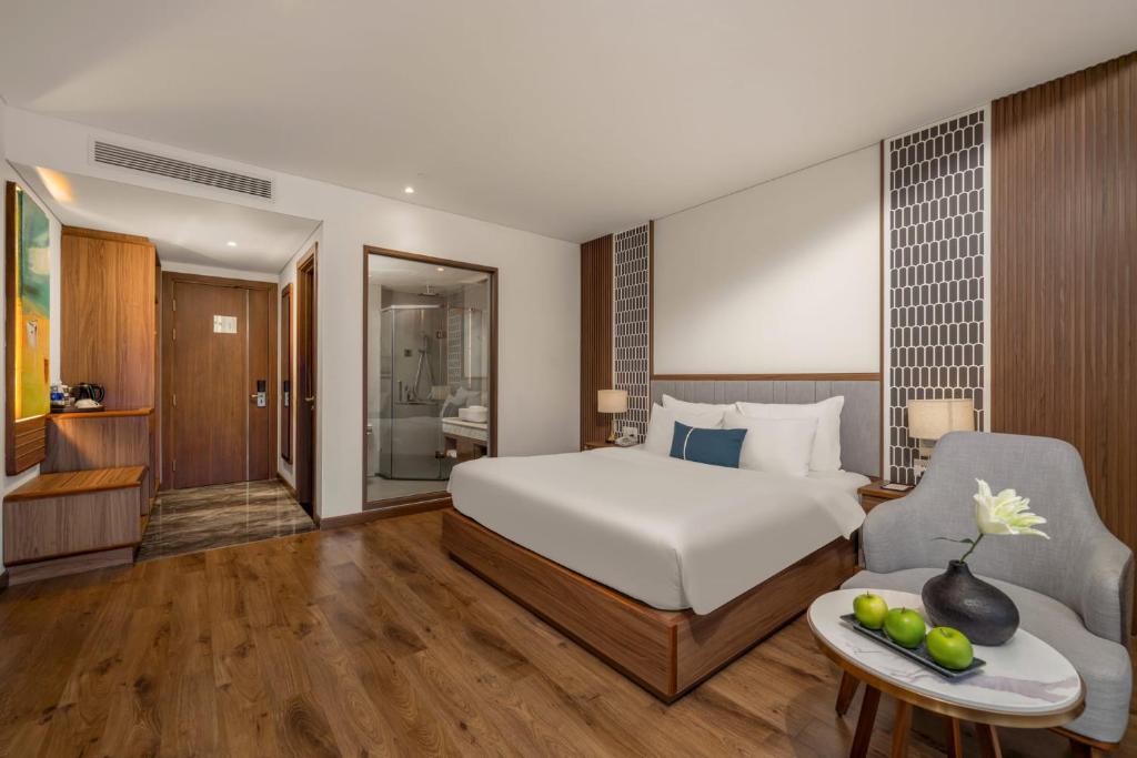 Deluxe Queen Room with Partial Ocean View - Afternoon Tea Included