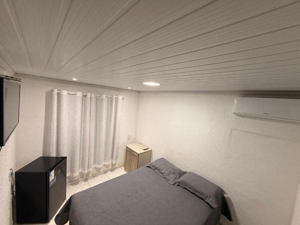 Giường trong phòng chung tại Suíte com entrada independente